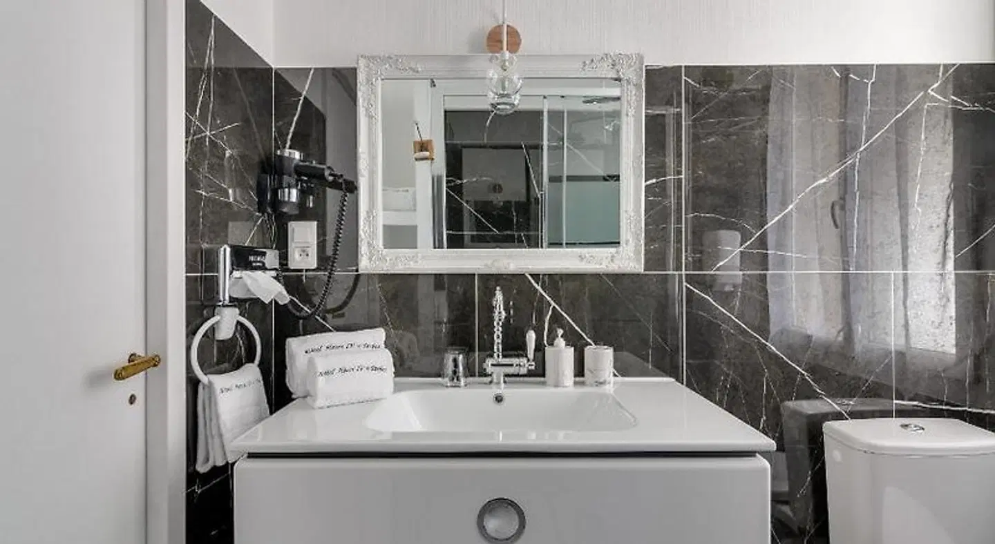 Henri IV BATHROOM