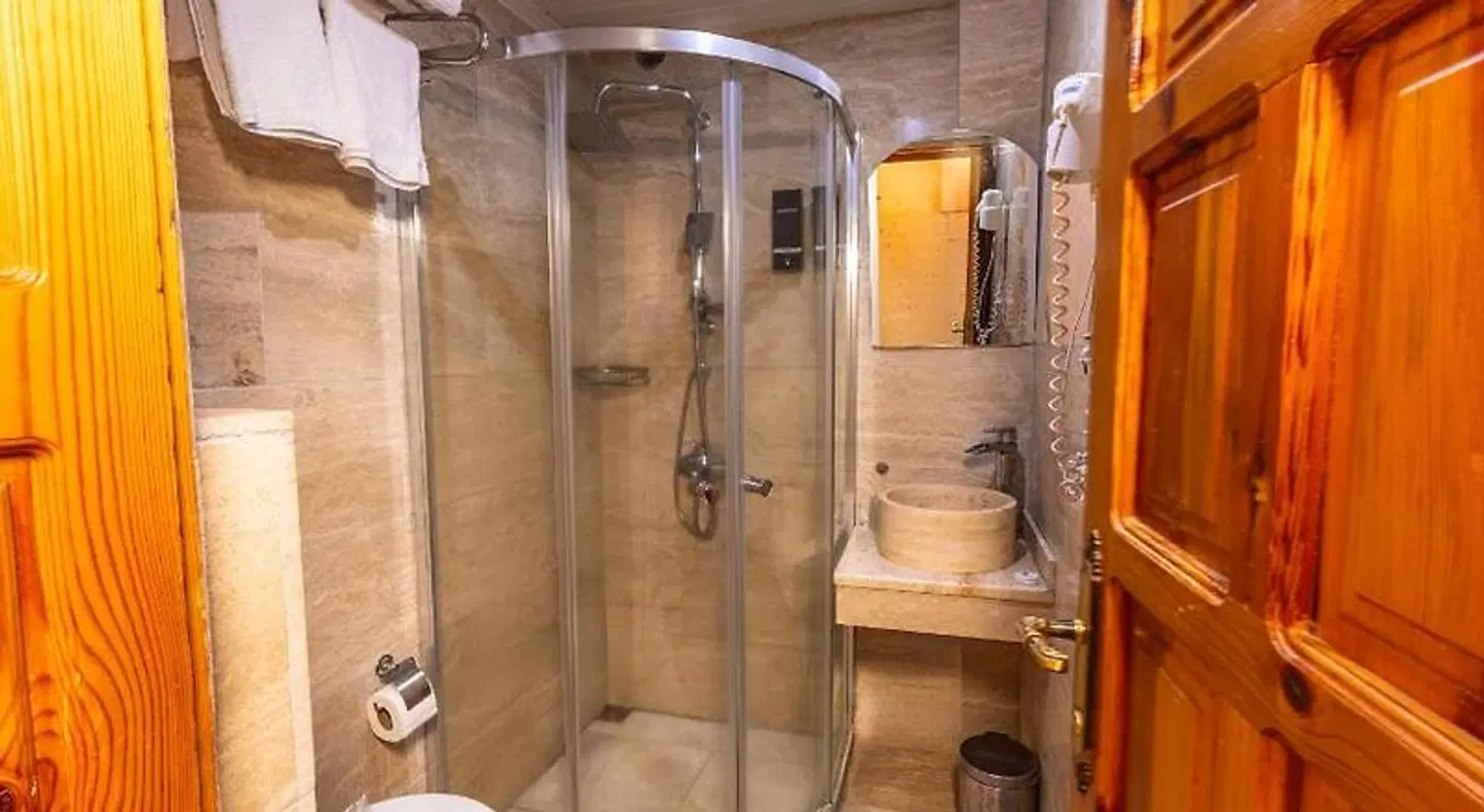 Walnut House BATHROOM