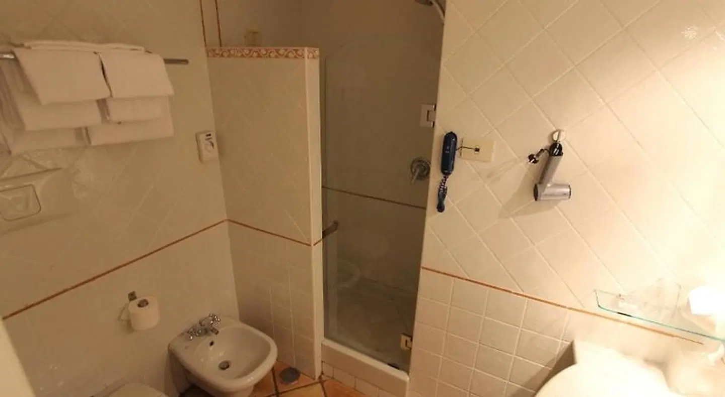 Weekend a Napoli BATHROOM