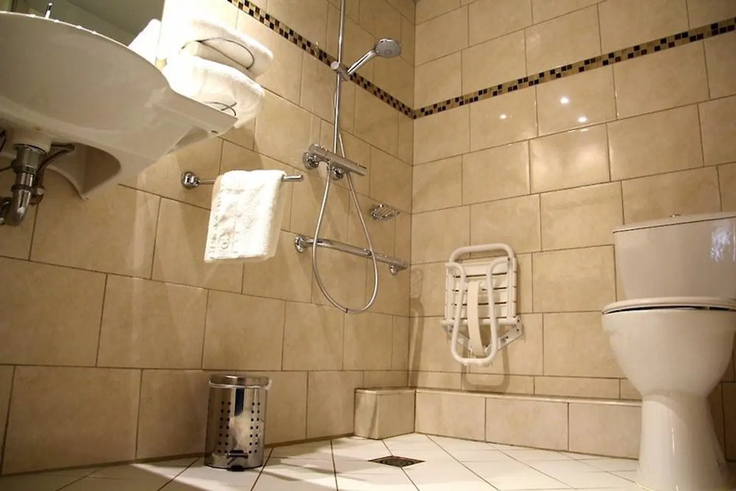 Hotel Menton Riviera BATHROOM