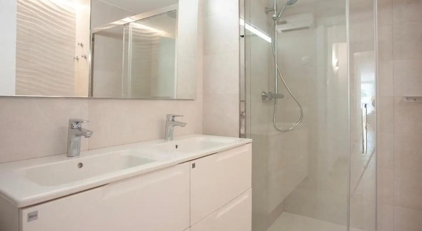 Edificio Puerto BATHROOM