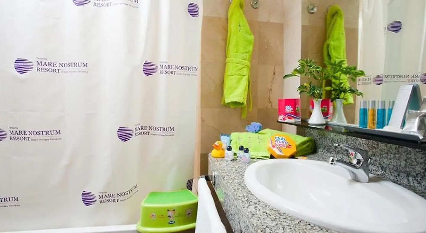 Hotel Mediterranean Palace BATHROOM