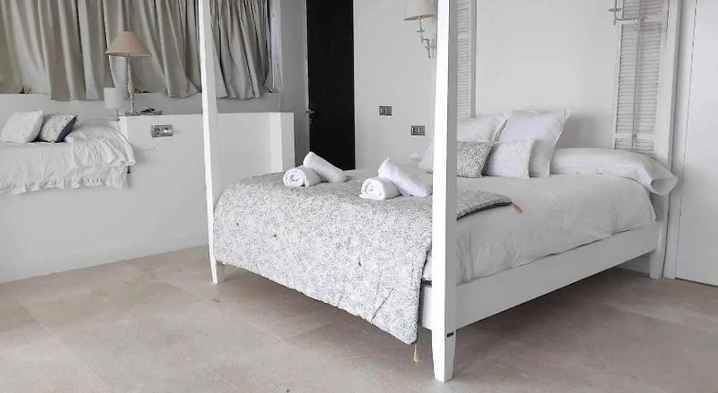 Beachfront Es Turo ROOM_EXAMPLE