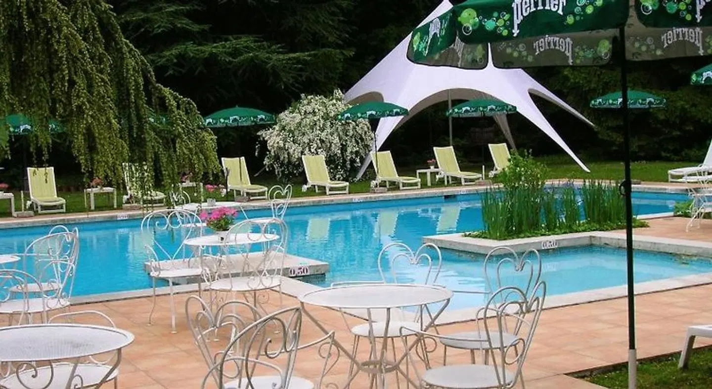 Hôtel Restaurant Les Rochers OUTDOOR_POOL