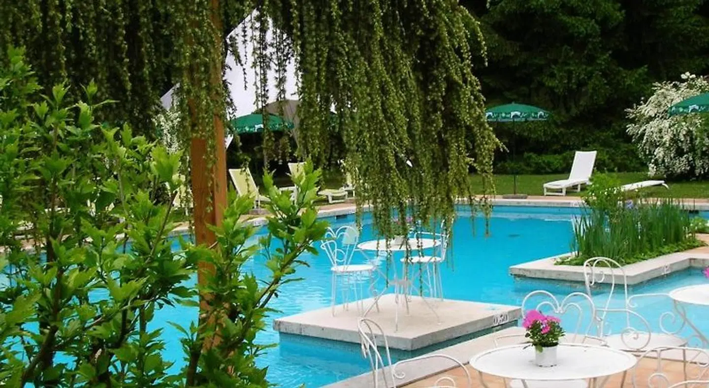 Hôtel Restaurant Les Rochers OUTDOOR_POOL