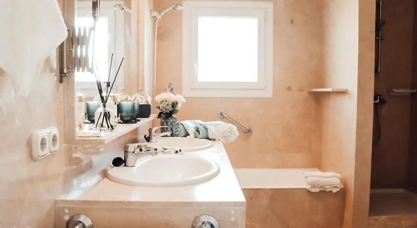 Villa Piccola BATHROOM