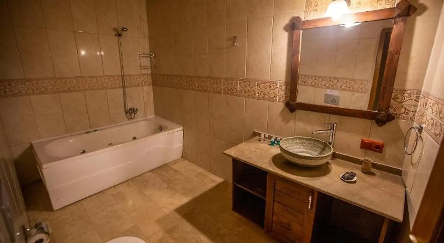 Hermes Cave Hotel BATHROOM