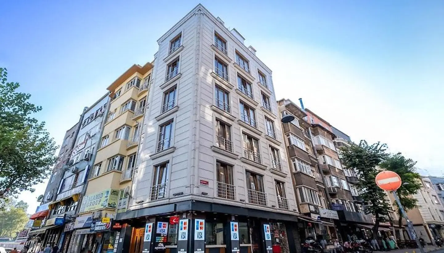 Lavin Hotel & Suites EXTERIOR