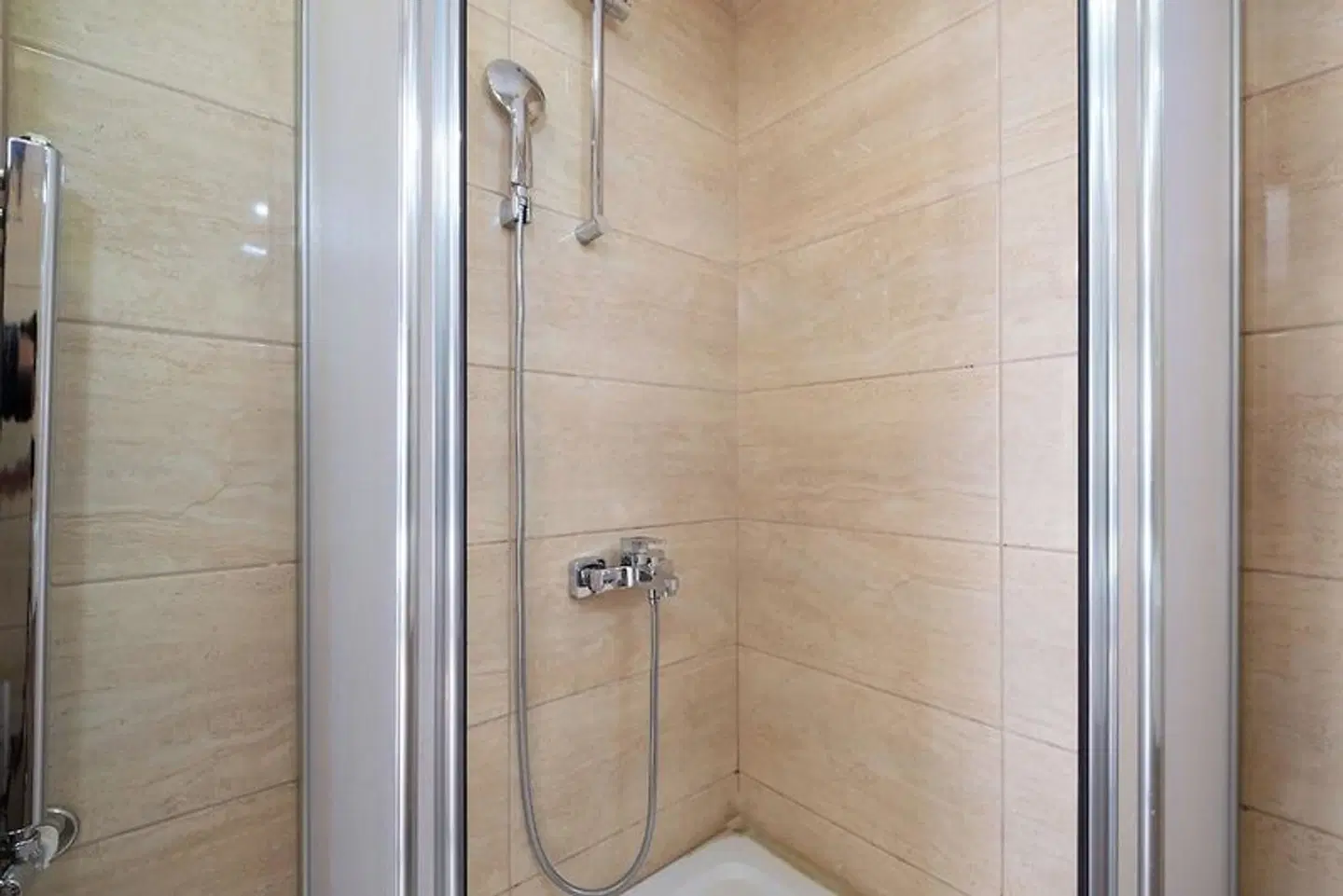 Lavin Hotel & Suites BATHROOM