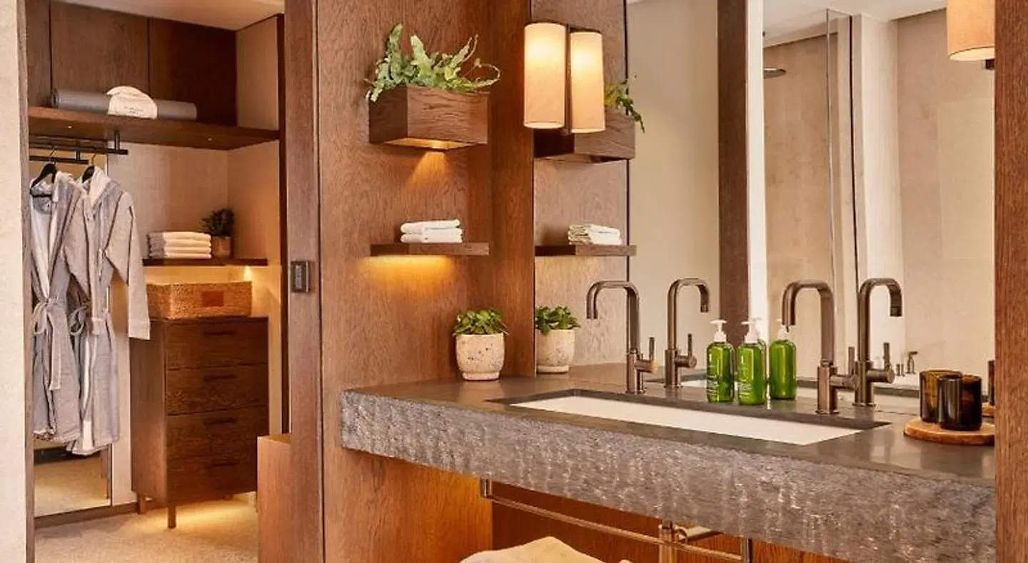 Holiday Inn Mayfair BAR