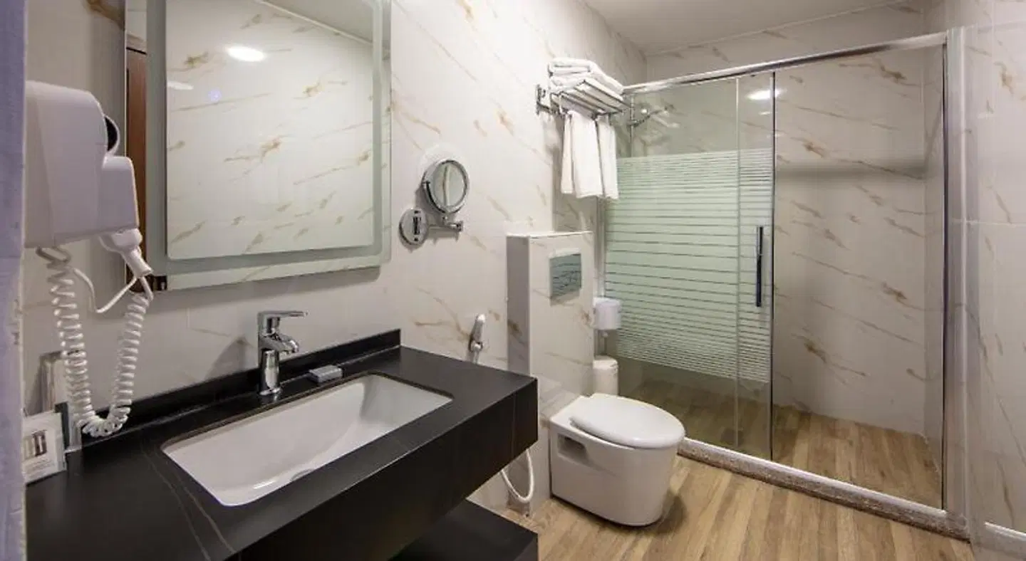 Petra Seasons Luxury Resort BATHROOM