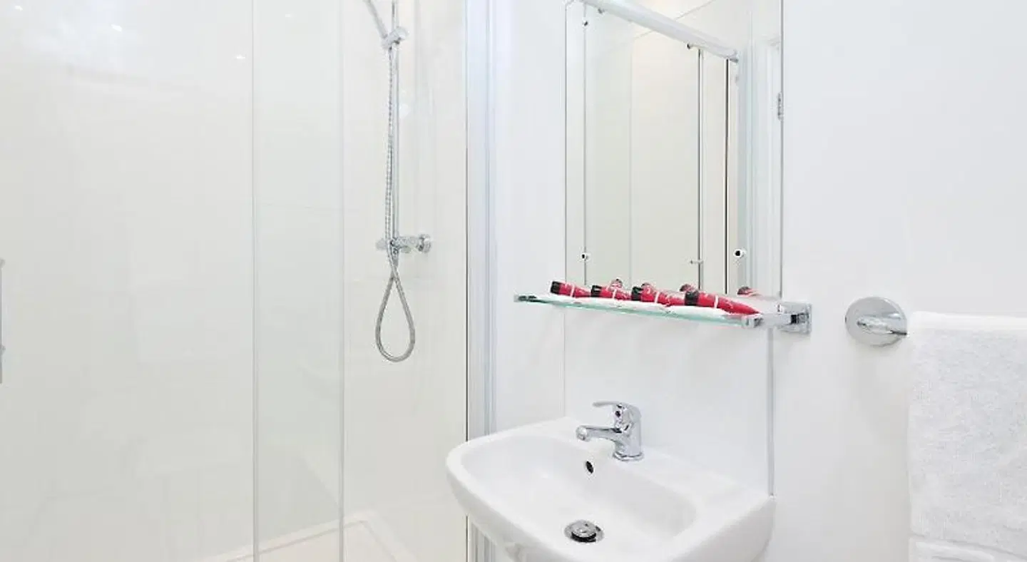 Hamptons Brighton BATHROOM