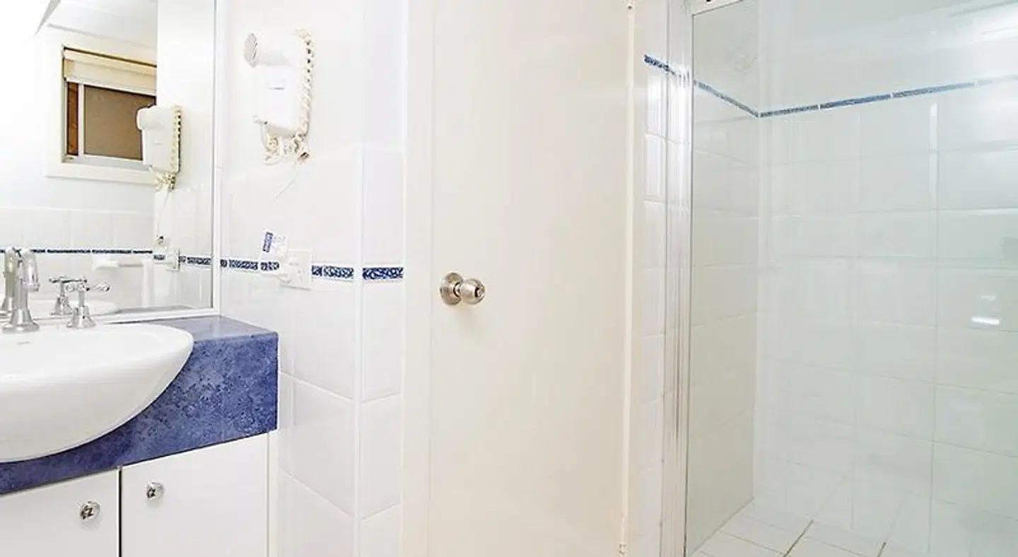 The Observatory Holiday Apartments BATHROOM