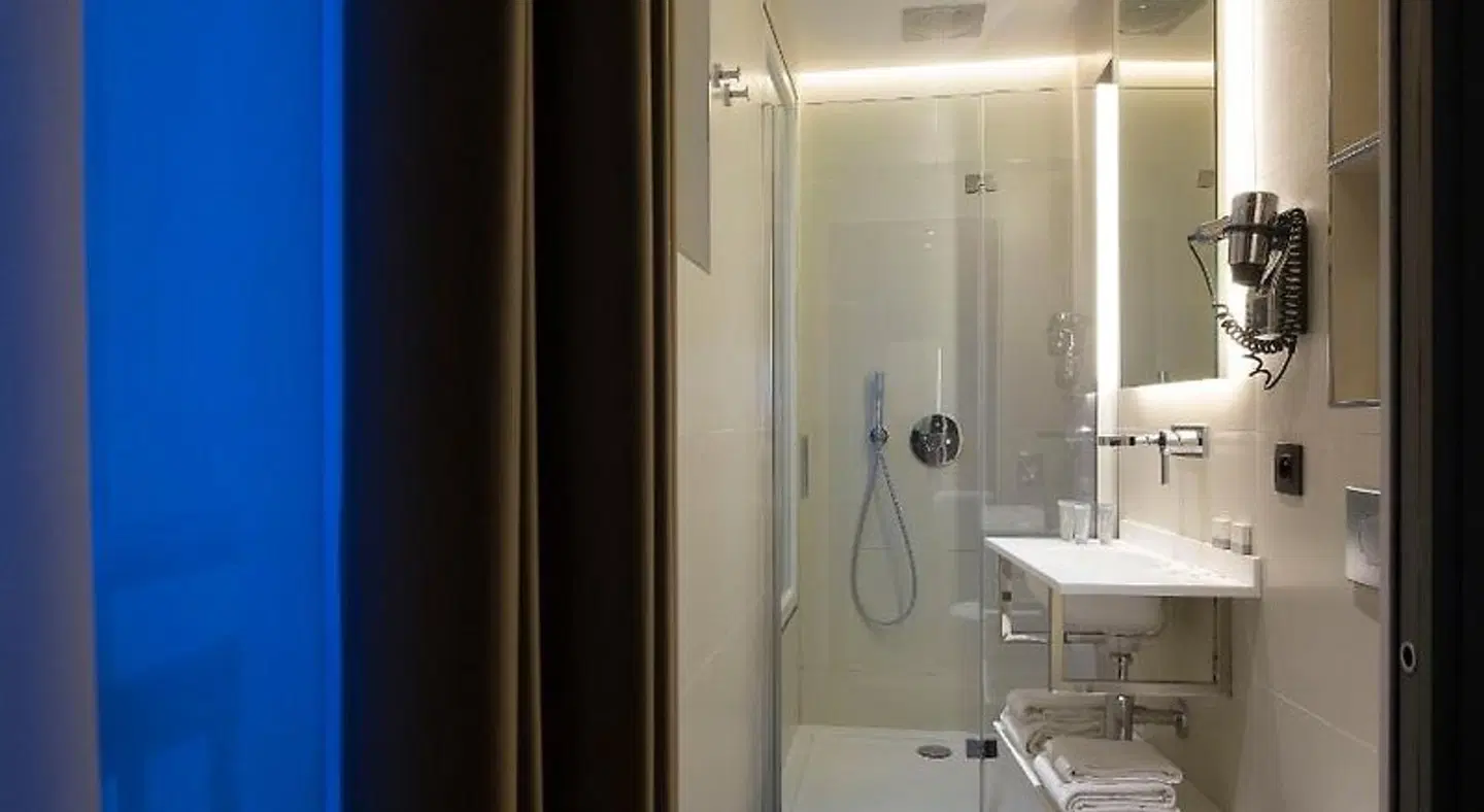 Cler Hotel BATHROOM