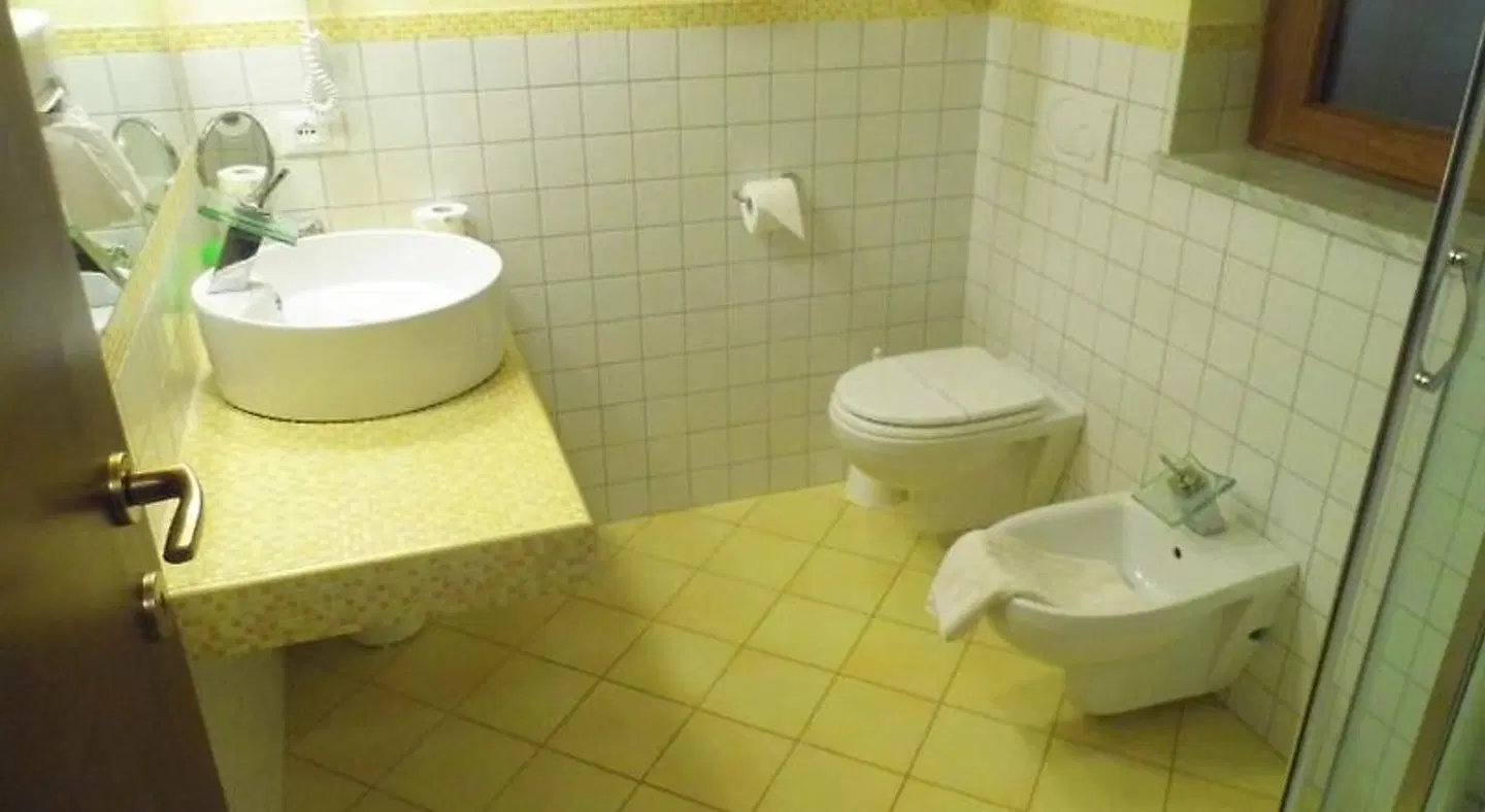 Hotel Capo Sud BATHROOM