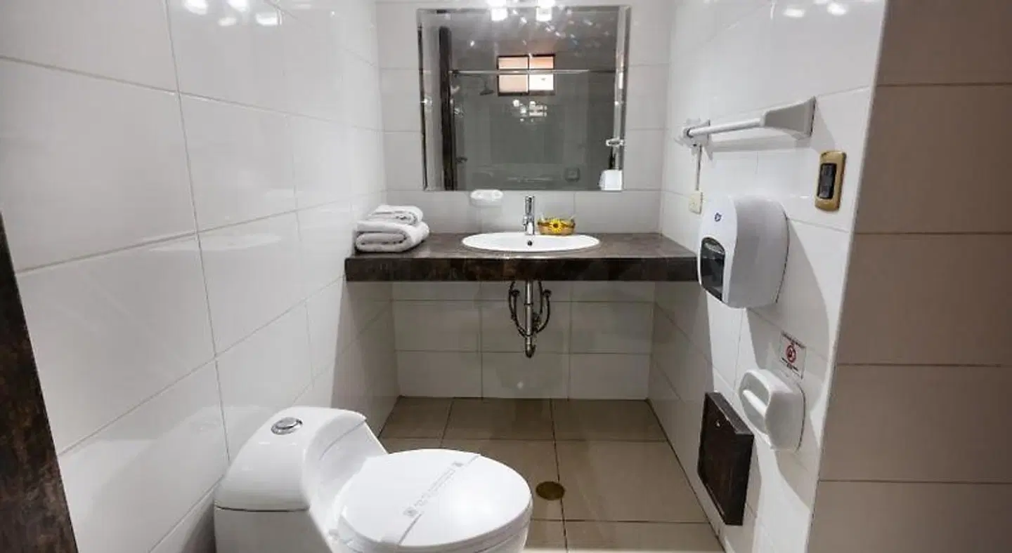 El Portal De San Lázaro BATHROOM