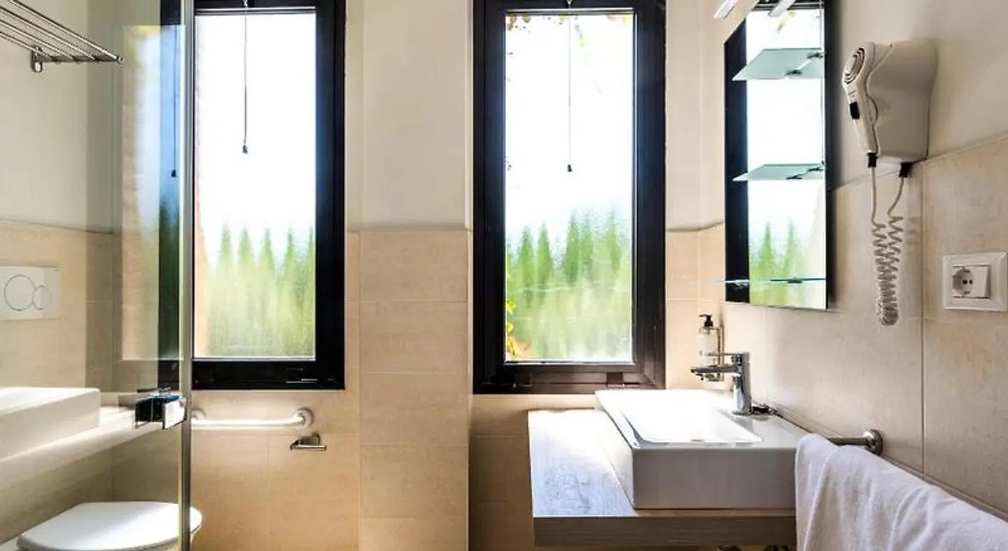 Hotel La Siesta BATHROOM