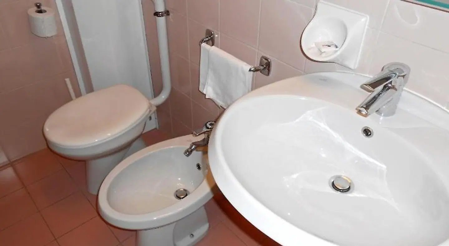 Bike Hotel La Perla BATHROOM