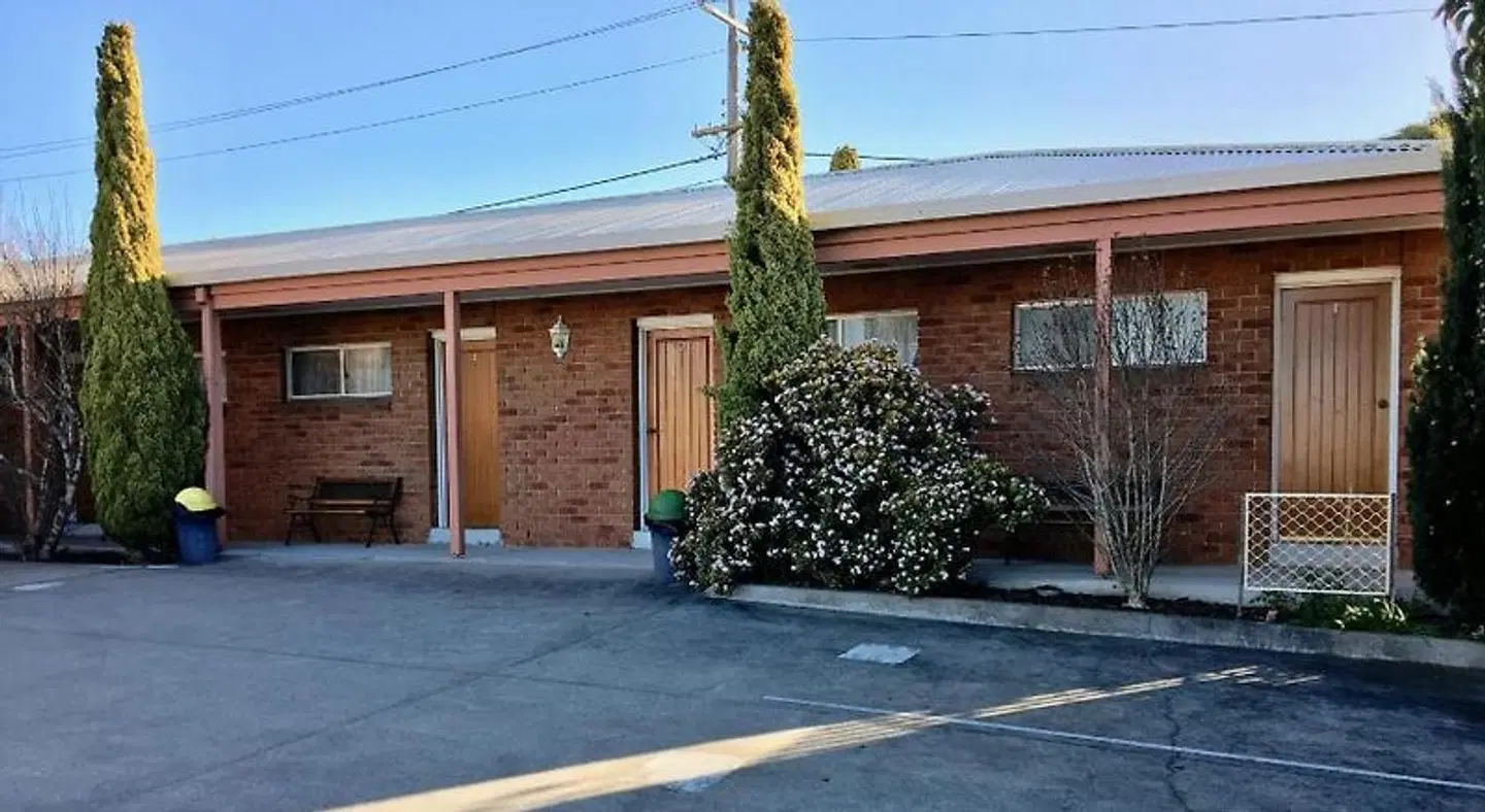 Inverloch Central Motor Inn EXTERIOR