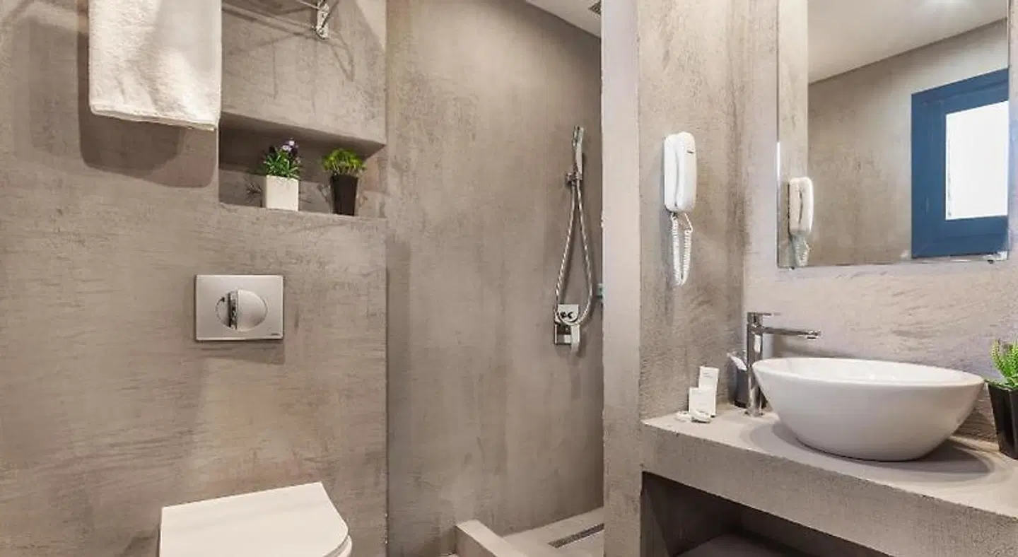 Atrium Hotel BATHROOM