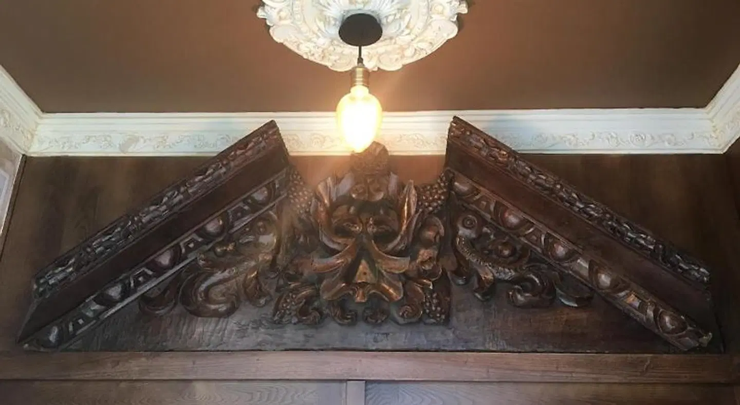 Hotel portico ROOM_EXAMPLE