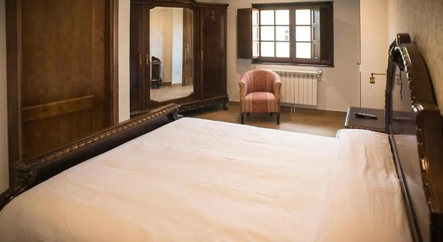 Hotel portico ROOM_EXAMPLE