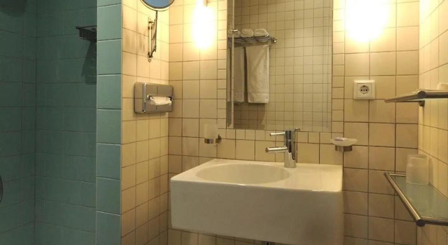 Villa Augustus BATHROOM