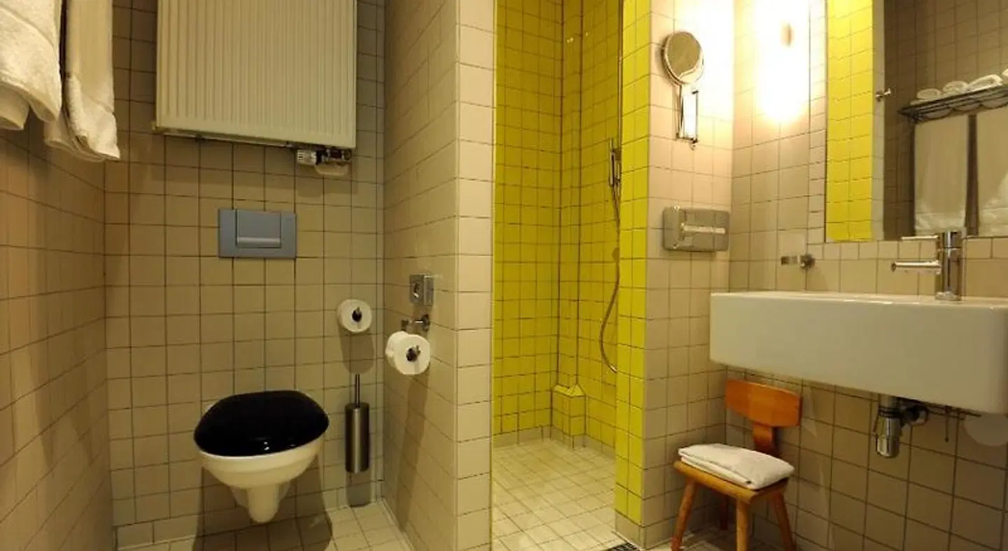 Villa Augustus BATHROOM