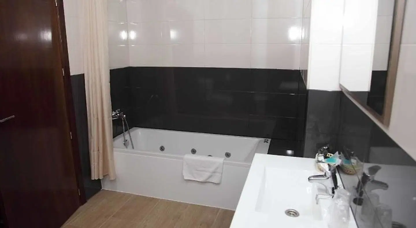 Hotel Restaurante Casa Lorenzo BATHROOM