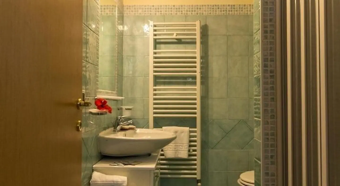 Residence Torre Delle Viole BATHROOM