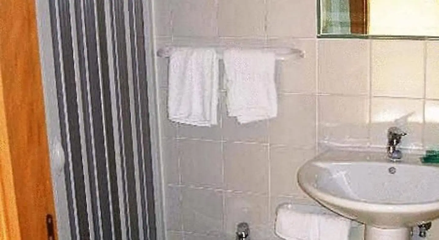 Residence Torre Delle Viole BATHROOM