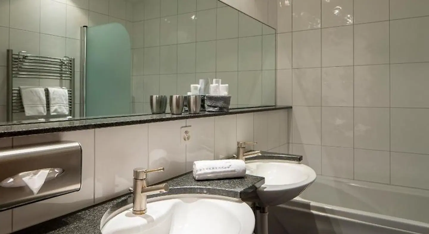 Cristallo Arosa Hotel BATHROOM