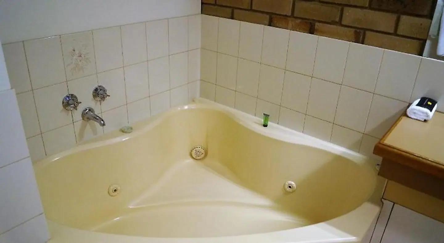 Magdala Motor Lodge BATHROOM