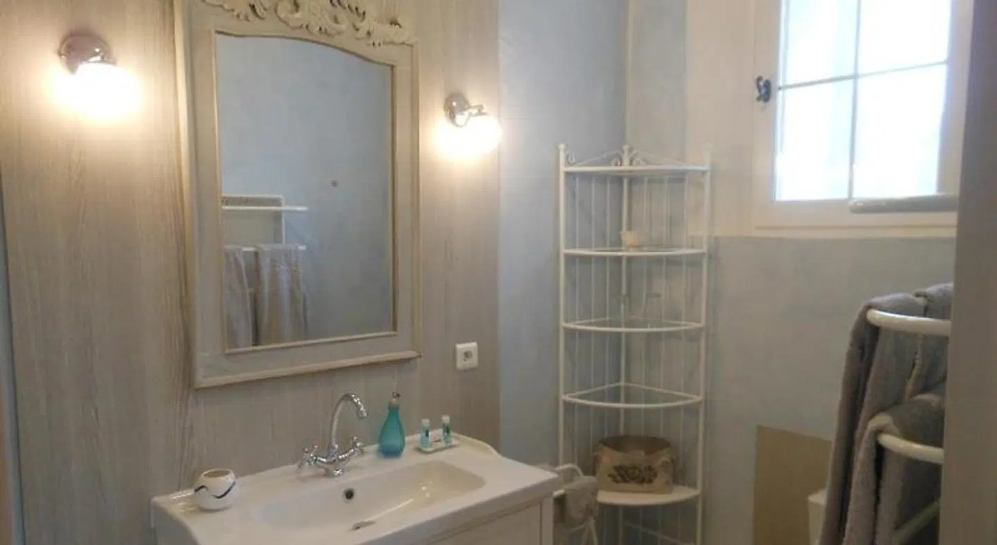 Les Passiflores BATHROOM