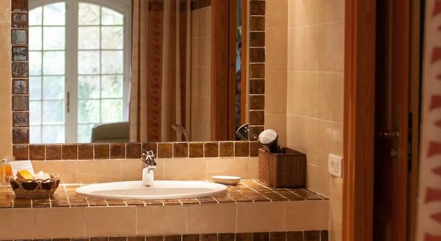 L' Escapade Hotel BATHROOM