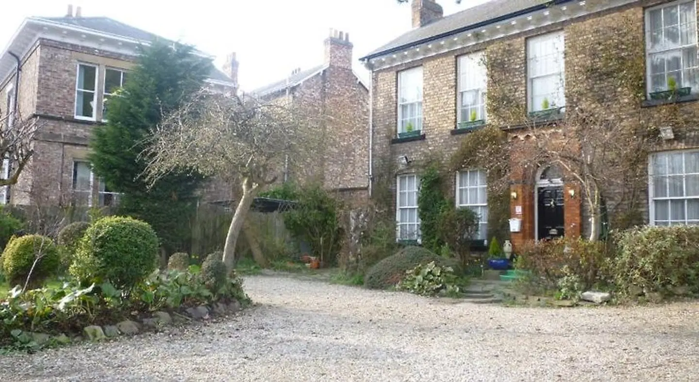 Holly Lodge EXTERIOR