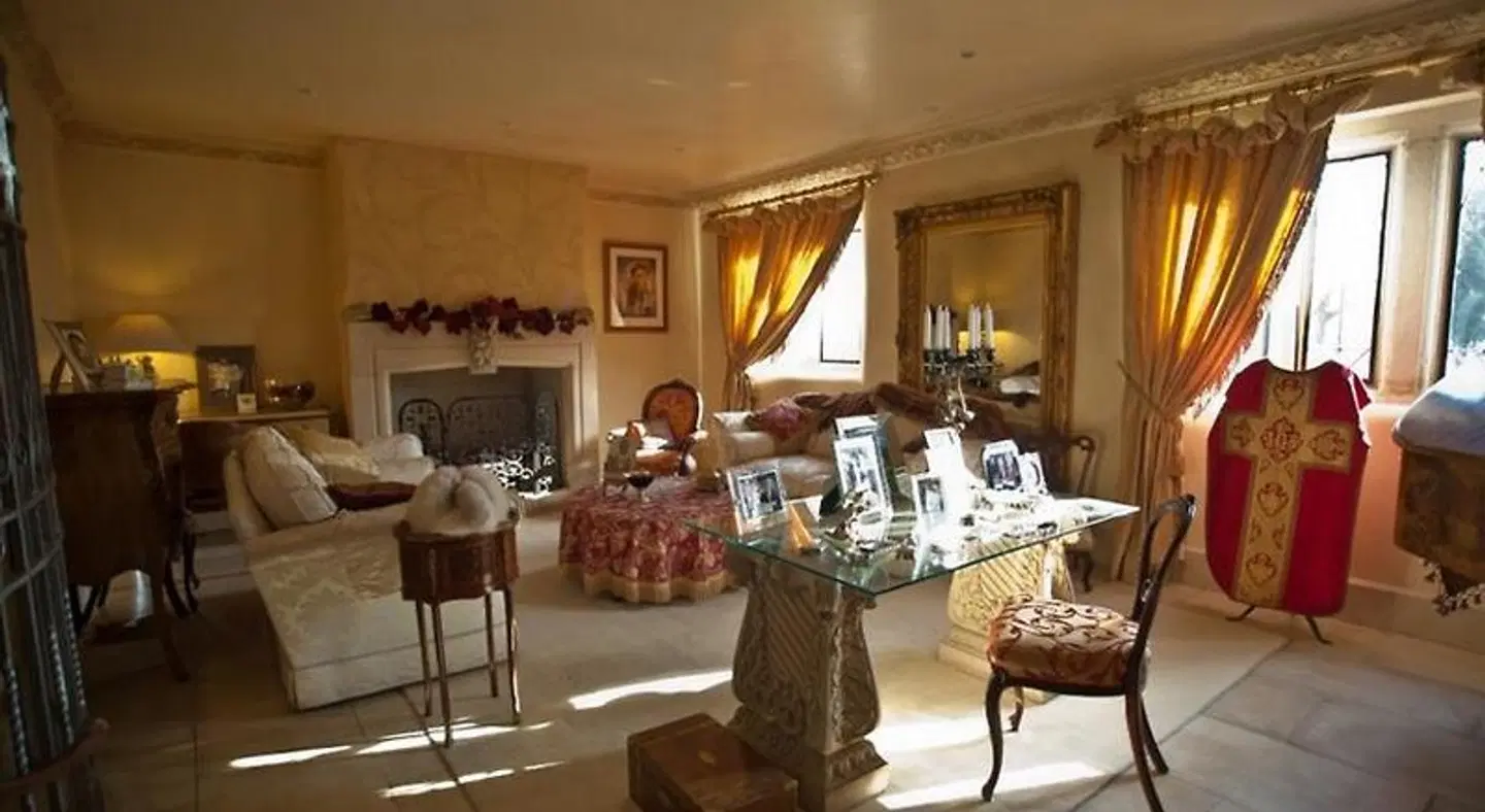 Manor Court RESTAURANT