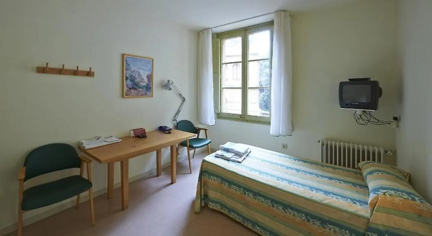 Apartamentos Montserrat Abat Marcet BATHROOM