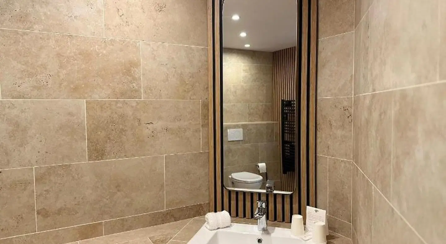 Hotel Au Coq Dort BATHROOM