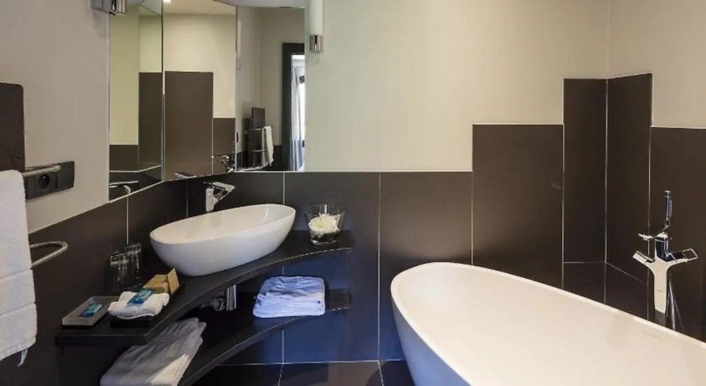 Hostellerie Les Gorges De Pennafort BATHROOM