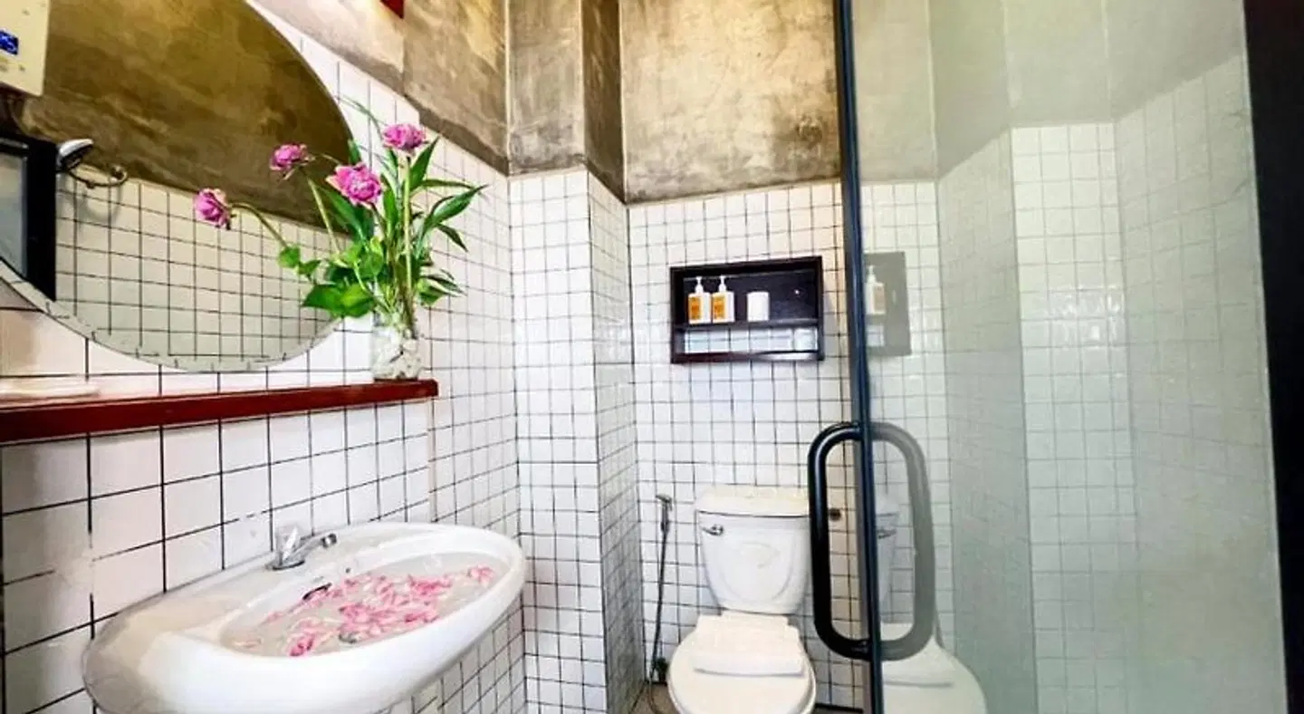 Hima Boutique BATHROOM