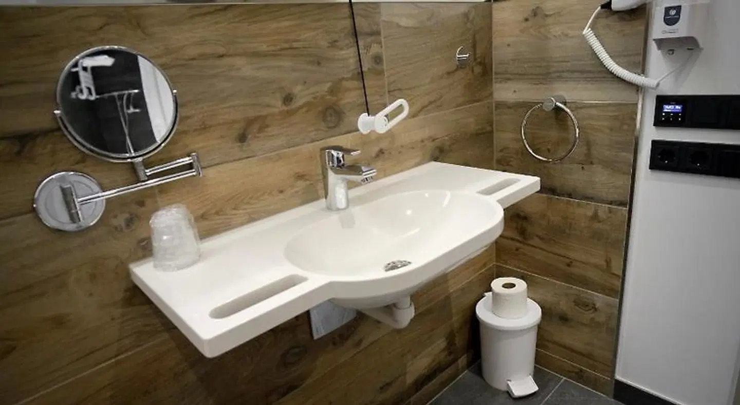 Bahnhof-Erzingen, hotel, coffee & more BATHROOM