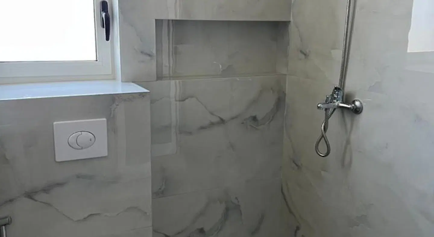 Hotel Mali i Robit BATHROOM