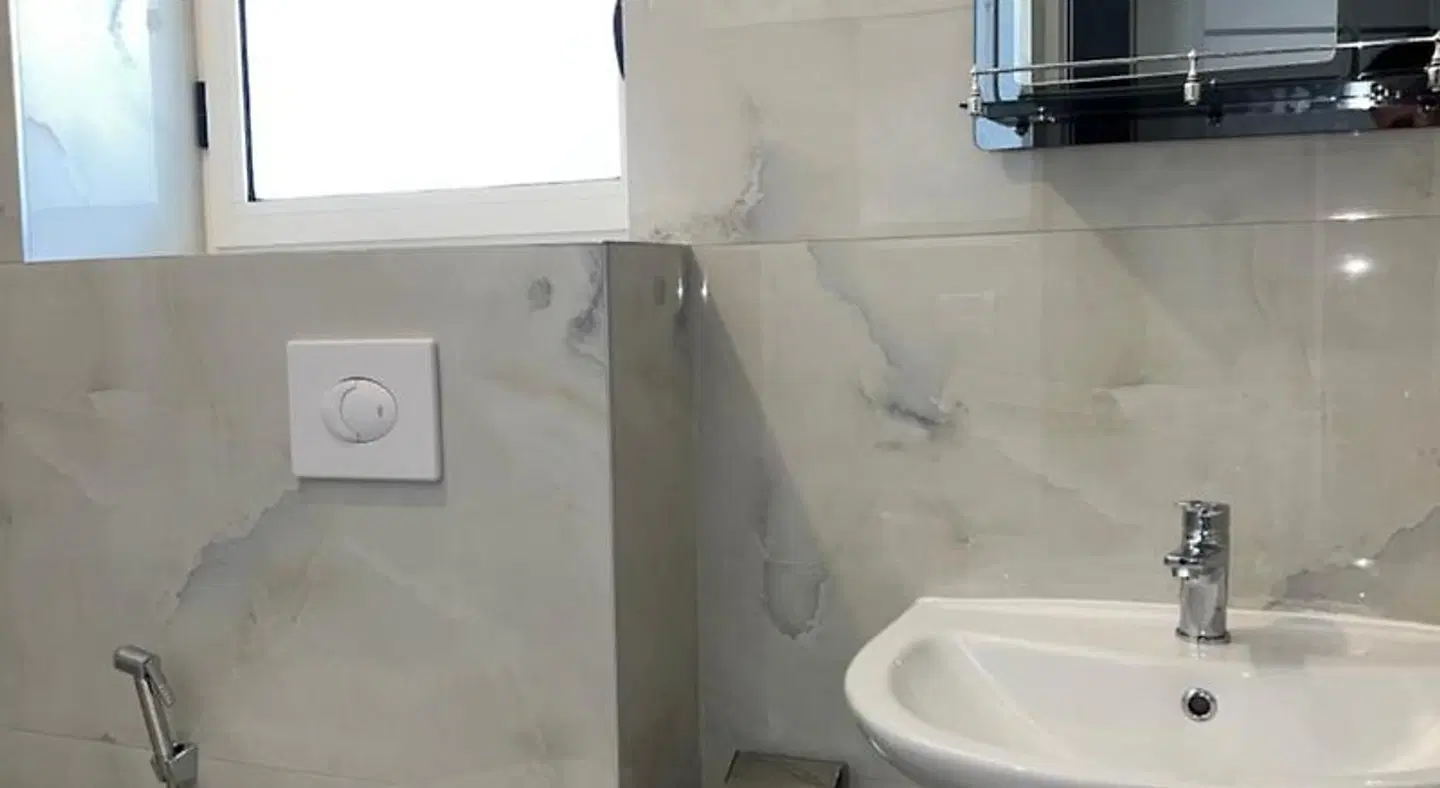 Hotel Mali i Robit BATHROOM