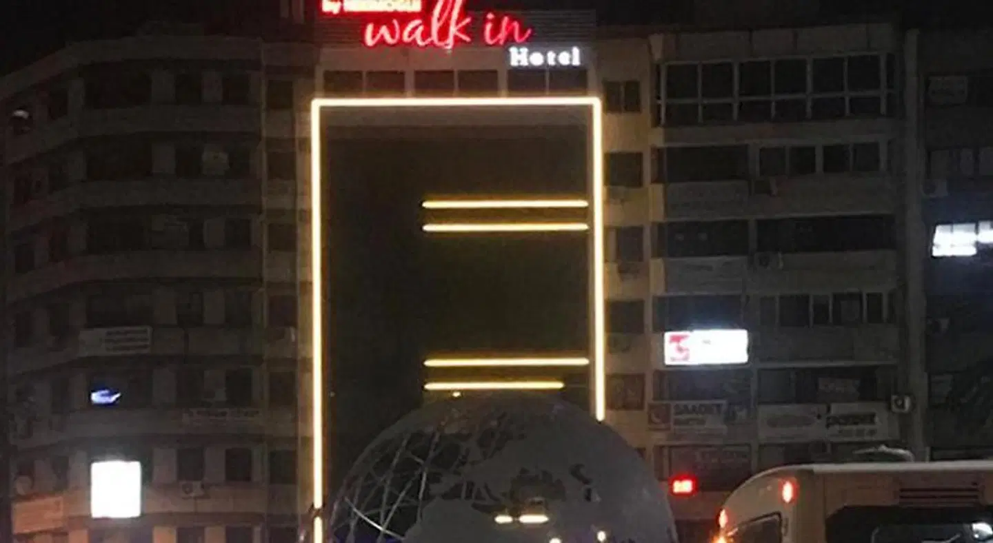 Walk In Hotel EXTERIOR