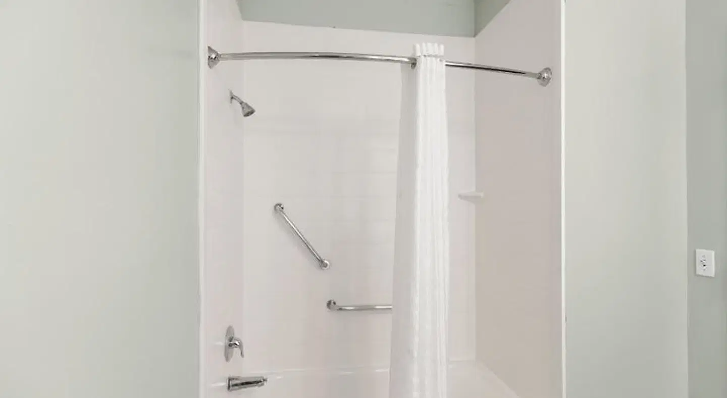 Best Western Plus Intercontinental Airport Inn BATHROOM