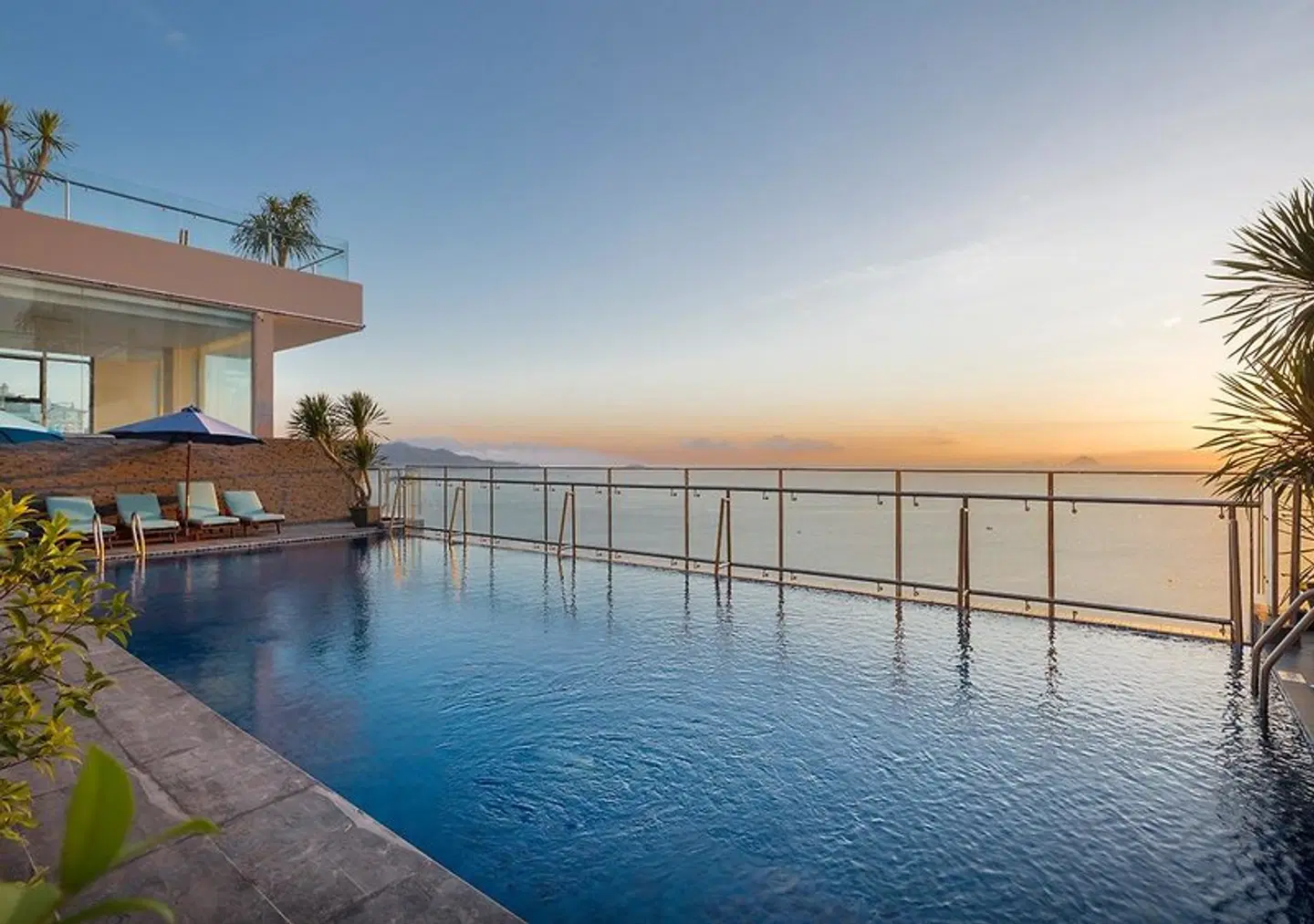 Maple Hotel & Apartment OUTDOOR_POOL