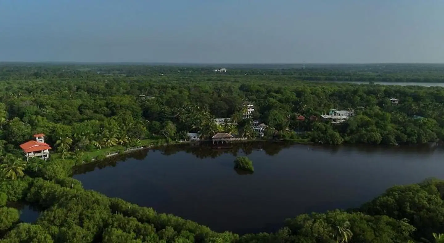 Hideaway Lodge LANDSCAPE
