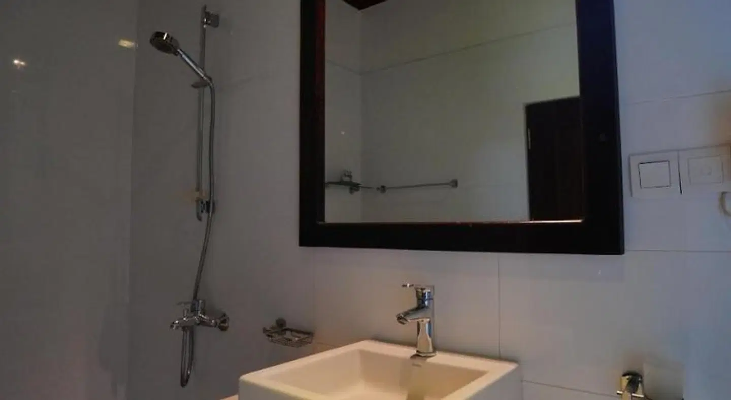 Hideaway Lodge BATHROOM