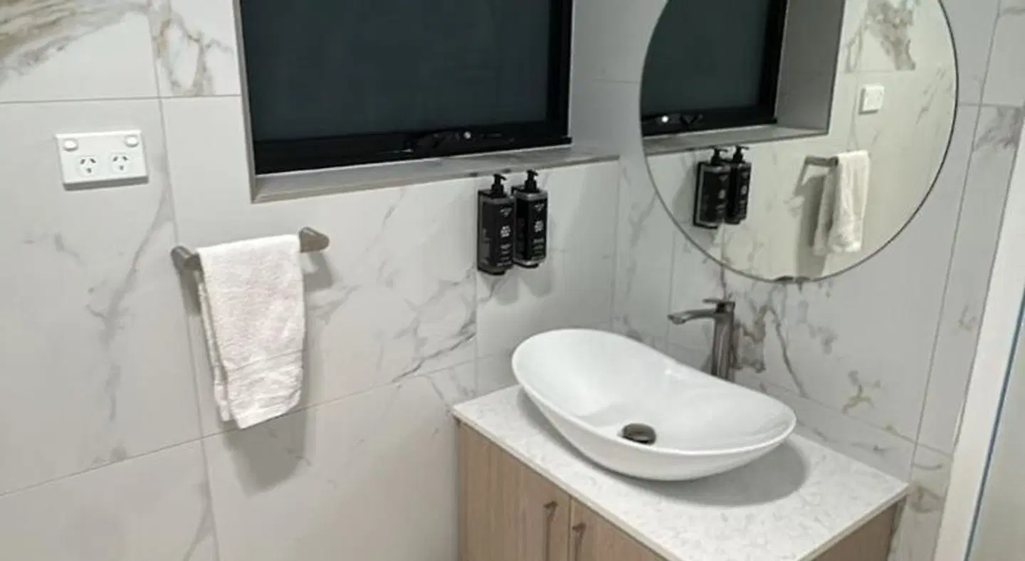 Clare Valley Motel BATHROOM